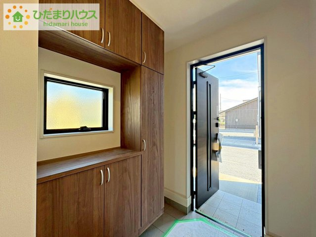 ひたちなか阿字ヶ浦町第4　新築戸建　1号棟の玄関|丁度良い靴箱のサイズ♪これだけあれば家族全員の靴がしまえてスッキリ(^O^)