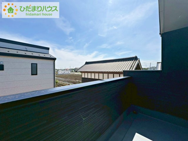ひたちなか阿字ヶ浦町第4　新築戸建　1号棟のバルコニー|広々としたバルコニーは、大量の洗濯物を干しても余裕！お布団だって、家族全員分をいっきに干せますね(^O^)