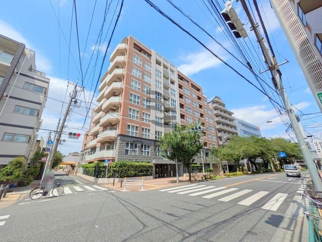 【外観】 | 練馬桜台ガーデンハウス | 落ち着いた色合いの外観が街並みに調和する上品なマンションです