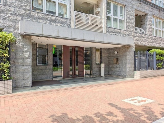 【エントランス】 | 練馬桜台ガーデンハウス | 清潔感のあるエントランスが住まいの第一印象を高めます