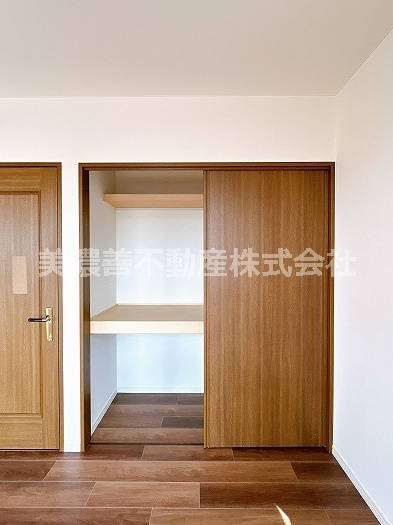 ５４９４７　岐阜市隆城町中古戸建ての収納
