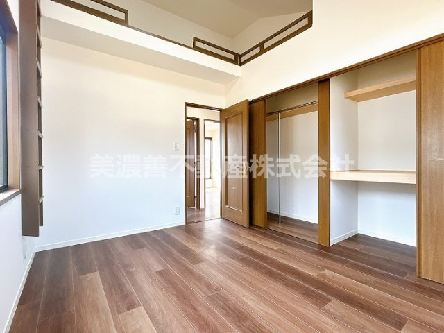 ５４９４７　岐阜市隆城町中古戸建ての洋室