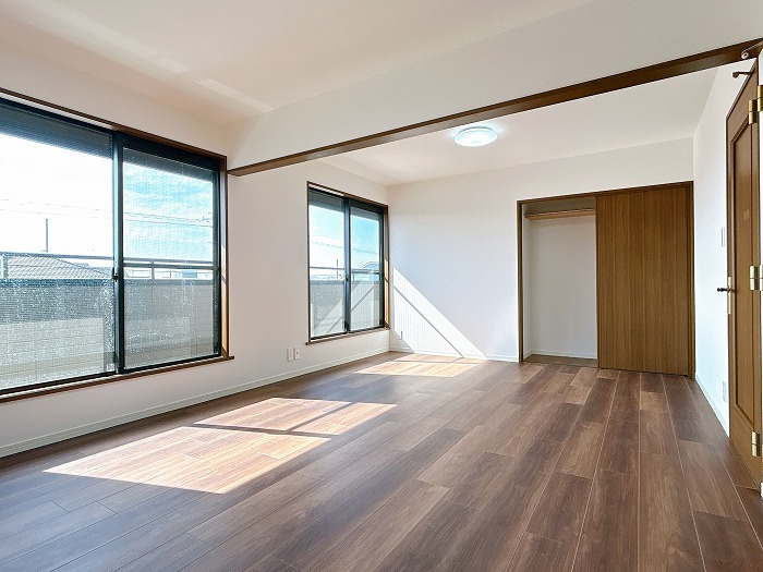 ５４９４７　岐阜市隆城町中古戸建ての洋室