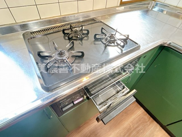 ５４９４７　岐阜市隆城町中古戸建てのキッチン
