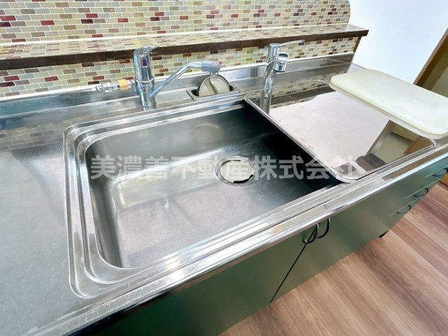 ５４９４７　岐阜市隆城町中古戸建てのキッチン