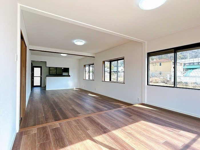 ５４９４７　岐阜市隆城町中古戸建ての居間・リビング