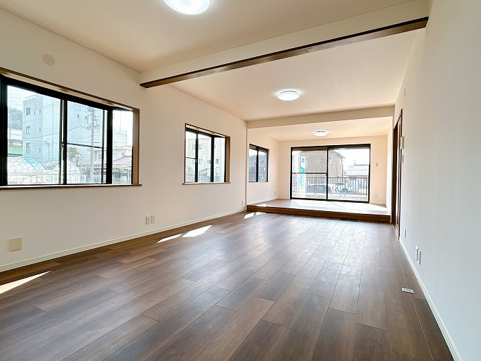 ５４９４７　岐阜市隆城町中古戸建ての居間・リビング