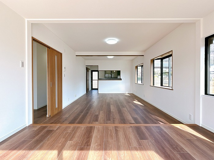 ５４９４７　岐阜市隆城町中古戸建ての居間・リビング