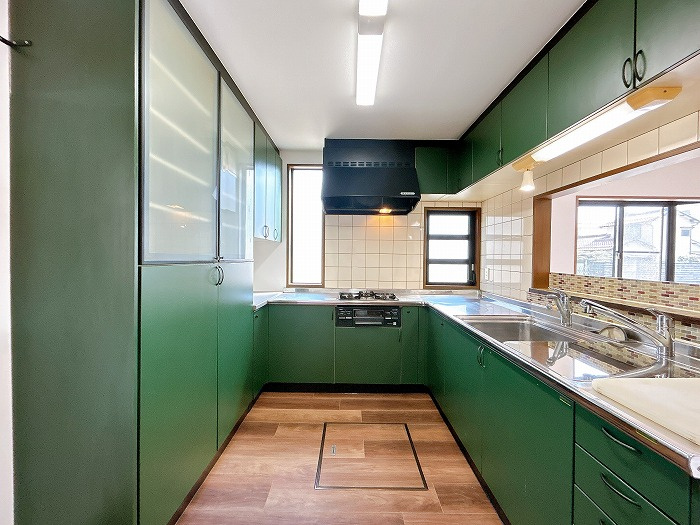 ５４９４７　岐阜市隆城町中古戸建てのキッチン