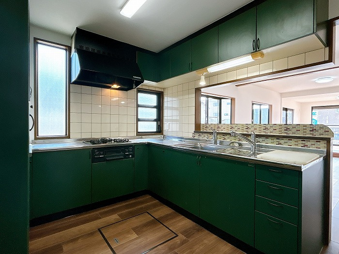 ５４９４７　岐阜市隆城町中古戸建てのキッチン