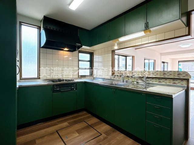 ５４９４７　岐阜市隆城町中古戸建てのキッチン
