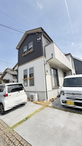 売中古戸建　沼津市東椎路の外観|お車も楽々駐車できます。3台まで停められます。