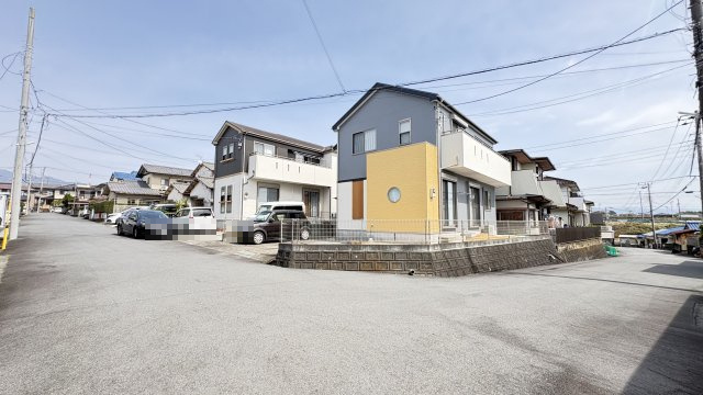 売中古戸建　沼津市東椎路の前面道路含む現地写真