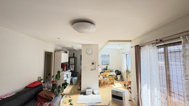 売中古戸建　沼津市東椎路の居間・リビング|約17畳あるLDK