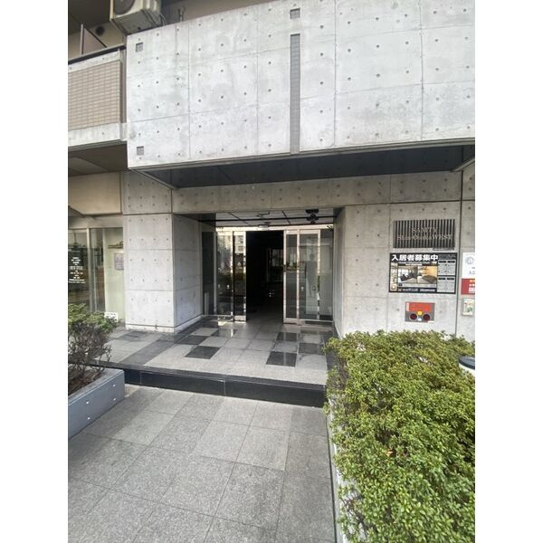 パークモダン新大阪（サムティ新大阪WEST）のエントランス