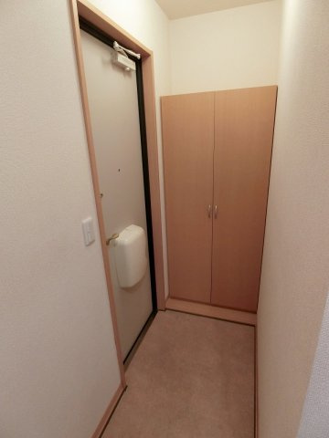 ハウスフリーデⅢの玄関|シンプルで使いやすい玄関です