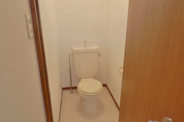 ６６４０８　瑞穂市穂積アパートのトイレ