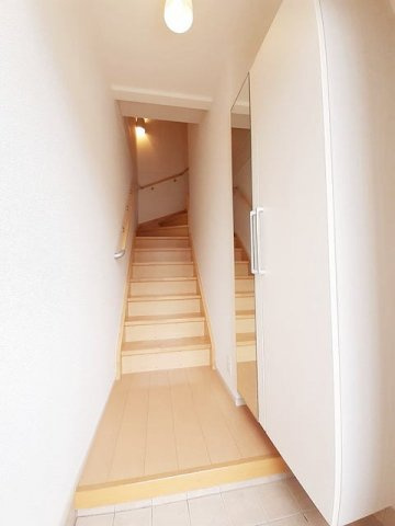 ネオルーラルハウス碇　Ｃの玄関