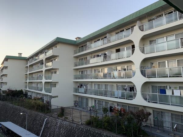 関大前スカイハイツB棟の外観