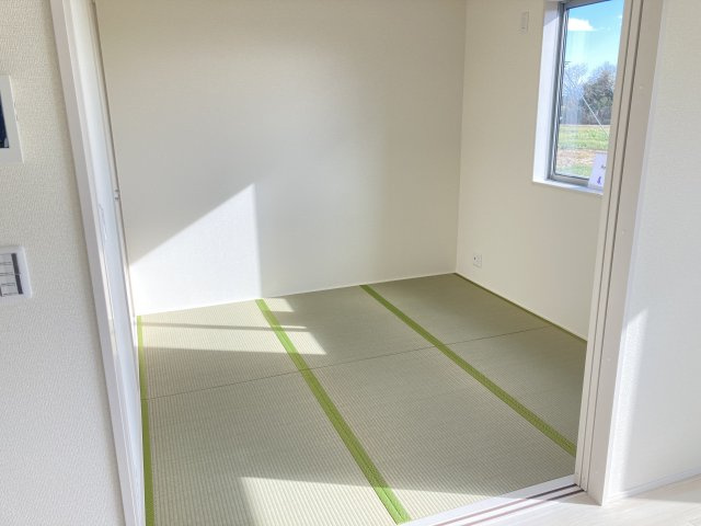 リーブルガーデンＳ高崎金古町第５　2号棟の和室|落ち着いた4.5帖の和室付きです