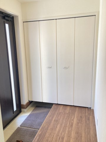 リーブルガーデンＳ高崎金古町第５　2号棟の玄関|収納もたくさんついている玄関です☆