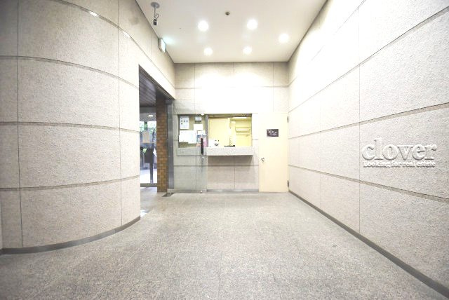 【ロビー】 | 豊栄荻窪ステーションプラザ | 集合ポストなどを備えたエントランスホール。ここもマンションの顔となる部分であり、しっかりと清掃の行き届いたさまに安心感をおぼえます。～即日のご見学可能～　お問合せはお気軽にどうぞ。
