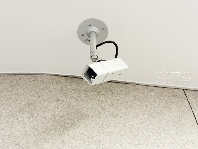 【防犯設備】 | 豊栄荻窪ステーションプラザ | 建物や敷地の隅々に目を光らせる防犯カメラが設置されています。現地を見学される際には、カメラの存在やその台数にも意識を払ってみてください。～即日のご見学可能～　お問合せはお気軽にどうぞ。