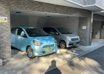 【駐車場】 | センチュリーめじろ台 | 駐車場と明記されていても、最小スペースでつくられた駐車場だと大型車は駐車できなかったり、出入りしにくくなったりする可能性があります。お車のサイズと購入したい物件の駐車場のサイズを現地で確認しましょう。