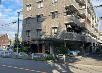 【構造・工法・仕様】 | センチュリーめじろ台 | ＲＣ造、Reinforced Concreteは直訳すると補強されたコンクリートです。主に柱や梁・床・壁が鉄筋とコンクリートで構成おり、鉄筋を組んだ型枠にコンクリートを流し込んで固めたものを指します。