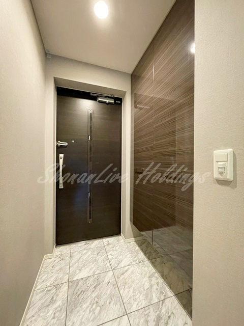 藤沢市辻堂神台１丁目の賃貸マンションの玄関