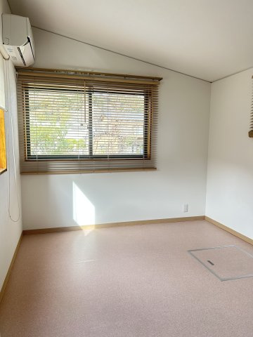 石部中古住宅の洋室