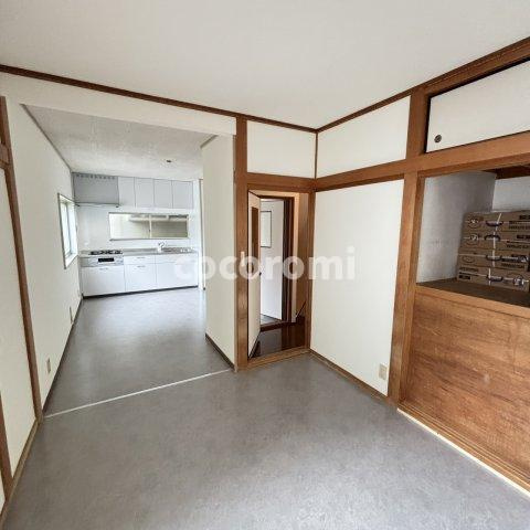津田東町２丁目リノベ戸建の居間・リビング