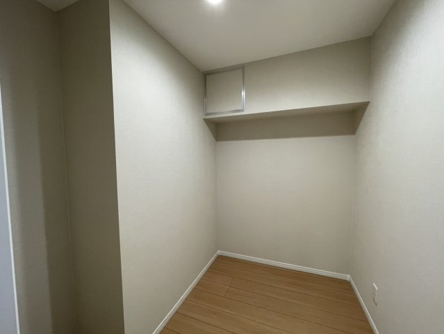 芦屋パレスハイツ南館のその他|2階約3.1帖納戸。書斎や収納スペース等に便利な空間。