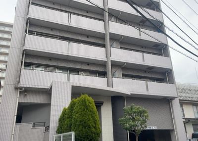 【外観】 | レアシス相模原駅前 | 外観はマンション管理がされているかの目安になります。築年数が古いと、壁面は劣化してひび割れが生じることも！建物が古びていても細かいところが修繕されていると、きちんと管理されているなぁと感じるでしょう。