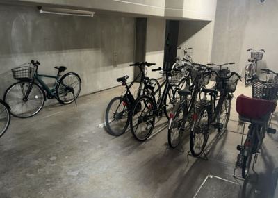 【駐輪場】 | レアシス相模原駅前 | マンションの駐輪場は、事前に空きがあるか確認を取ると安心です。せっかく入居したのに駐輪スペースがない！なんてことになったら大変ですよね。そこで、内見時や購入前にはまず事前に確認しておくと良いでしょう。