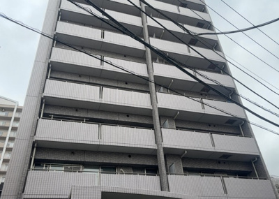 【外観】 | レアシス相模原駅前 | 中庭（パティオ）とは、一つの建築物の内部に設けられた、壁などで囲われている庭のことを指します。コの字型、ロの字型が主流ですが、L字型の中庭もあります。最近では、インテリア性の高さからも人気があります。