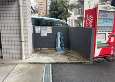 【設備】 | レアシス相模原駅前 | 共有部分は、住民なら誰もが使える設備のこと。例えば駐車場やエレベーター、インターネット設備、セキュリティ設備などがあります。他にも、マンションの廊下・外部階段やエントランス・ゴミ置き場などがあります。