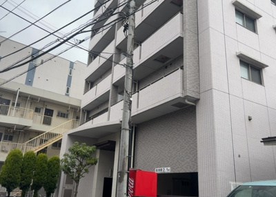 【構造・工法・仕様】 | レアシス相模原駅前 | ＲＣ造、Reinforced Concreteは直訳すると補強されたコンクリートです。主に柱や梁・床・壁が鉄筋とコンクリートで構成おり、鉄筋を組んだ型枠にコンクリートを流し込んで固めたものを指します。