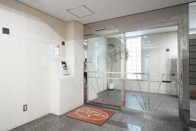 千駄木リリエンハイムのエントランス