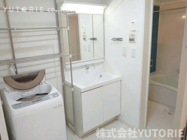 今注目の太陽光（蓄電）付　築13年ECO邸宅　鳶尾分譲地の独立洗面台