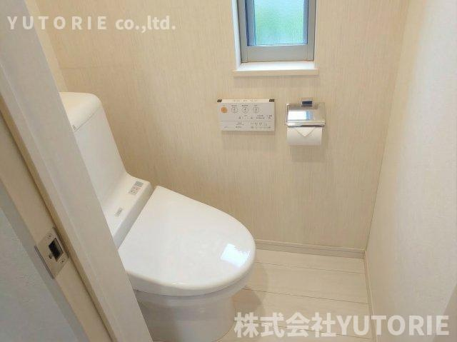 今注目の太陽光（蓄電）付　築13年ECO邸宅　鳶尾分譲地のトイレ