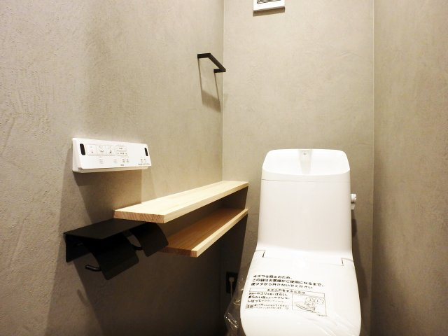 大森町新築戸建のトイレ|トイレはINAX社製の超節水ECOトイレです。2日でお風呂1杯分以上の節水効果がございます。