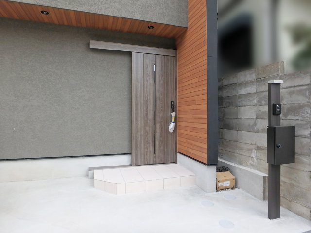 大森町新築戸建の玄関