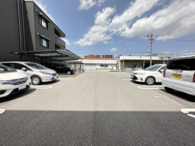 Bel Lapisの駐車場