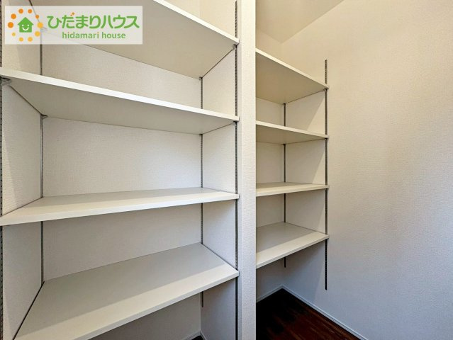 ひたちなか阿字ヶ浦町第4　新築戸建　2号棟の収納|パントリー完備で散らかりがちなキッチン回りもラクラクお片付けできちゃいます！(*^-^*)