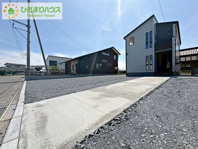 ひたちなか阿字ヶ浦町第4　新築戸建　2号棟の駐車場|マイホームなら駐車場代がかかりません。しかも、自宅の駐車場で洗車ができます！今までコイン洗車に行っていた手間も省けて、節約にもつながります(^^♪