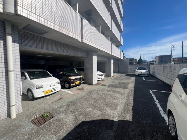 メゾンド・プレザージュの駐車場
