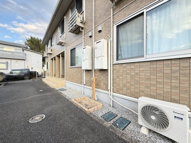 ヴィラ クレストの駐車場