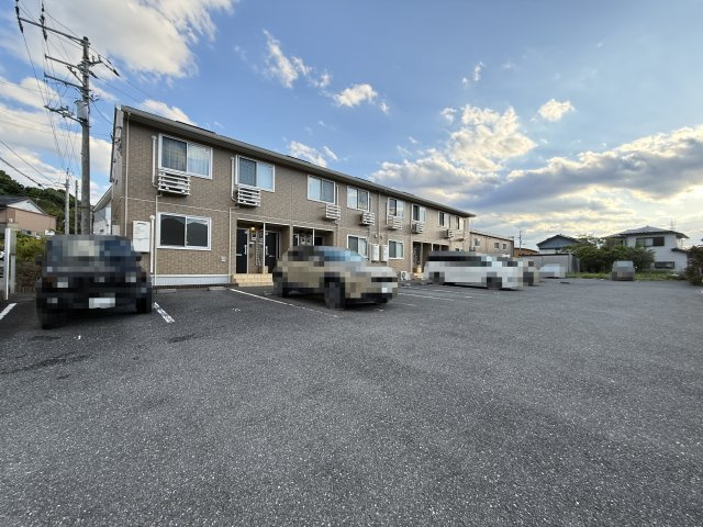 ヴィラ クレストの駐車場