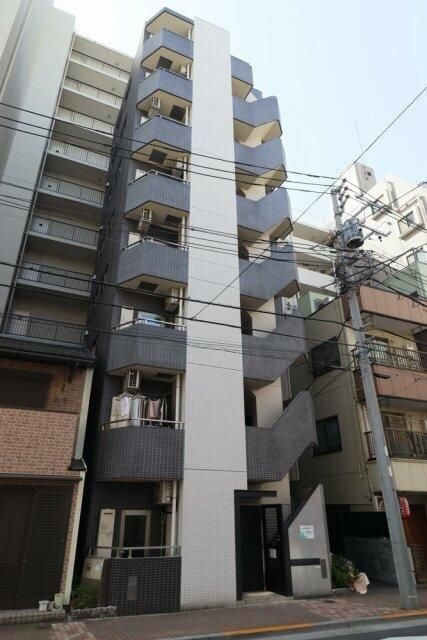 コスモリード入谷の外観